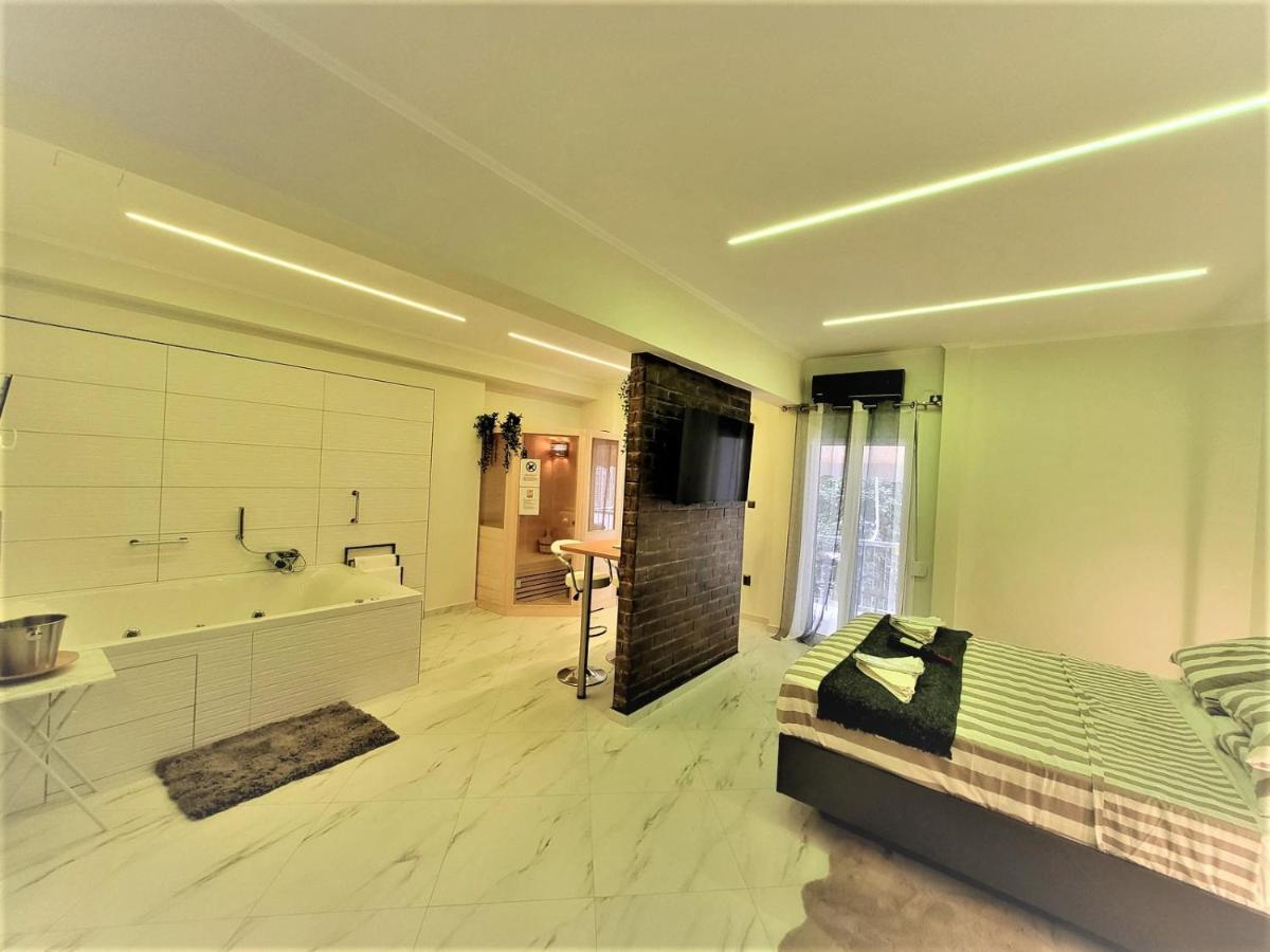Romantic Deluxe Svite Wise Jacuzzi And Sauna Афины Экстерьер фото