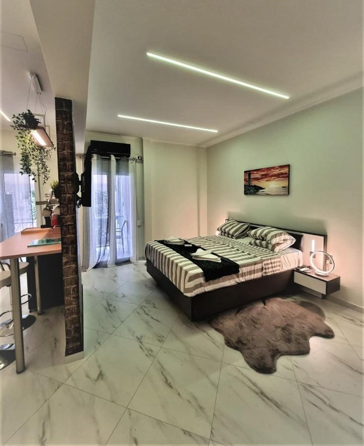 Romantic Deluxe Svite Wise Jacuzzi And Sauna Афины Экстерьер фото