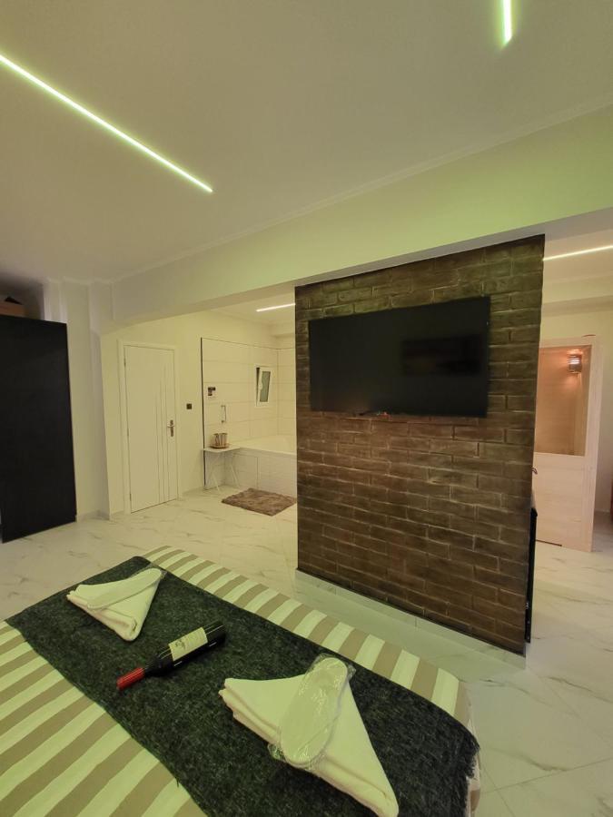 Romantic Deluxe Svite Wise Jacuzzi And Sauna Афины Экстерьер фото