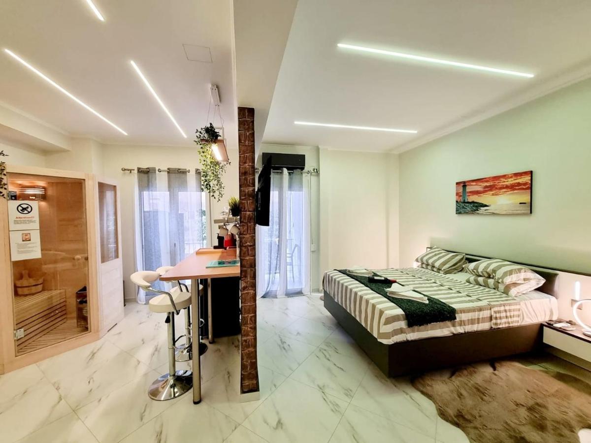 Romantic Deluxe Svite Wise Jacuzzi And Sauna Афины Экстерьер фото
