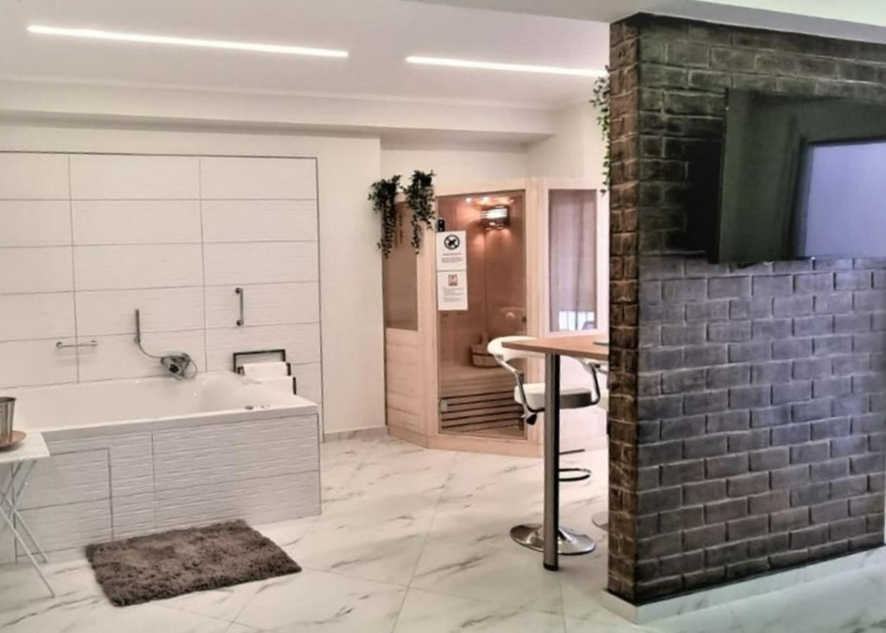 Romantic Deluxe Svite Wise Jacuzzi And Sauna Афины Экстерьер фото