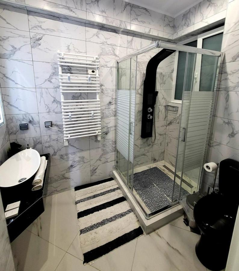 Romantic Deluxe Svite Wise Jacuzzi And Sauna Афины Экстерьер фото