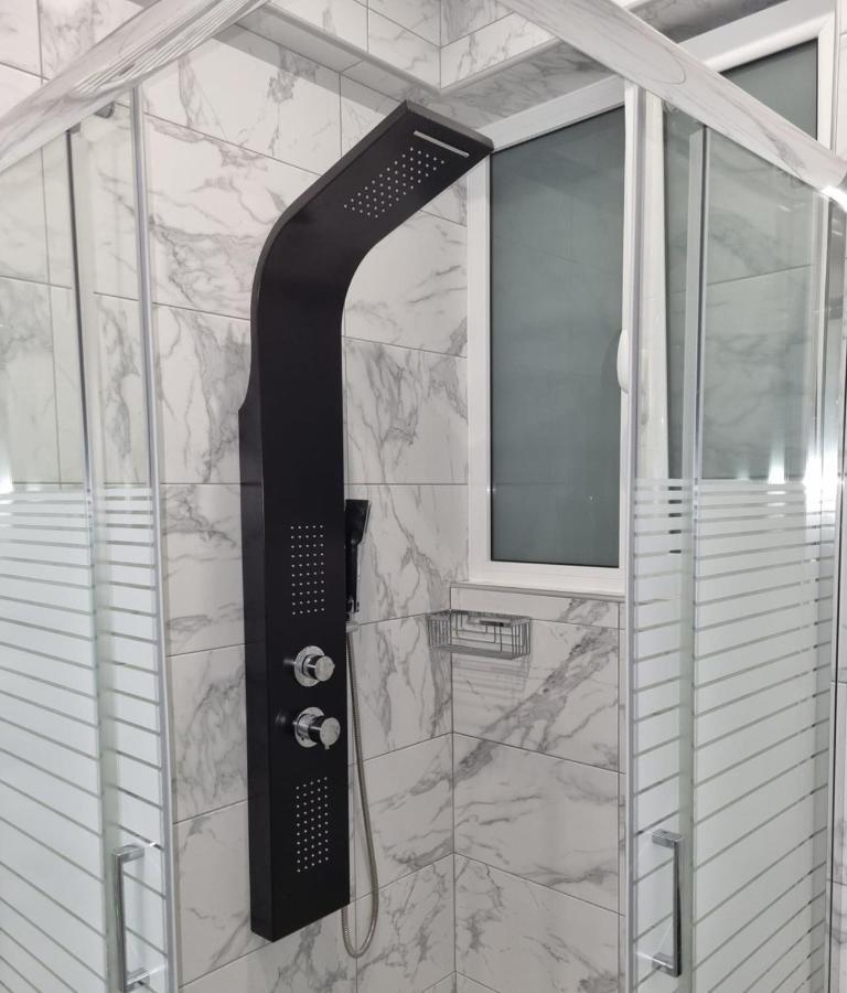 Romantic Deluxe Svite Wise Jacuzzi And Sauna Афины Экстерьер фото
