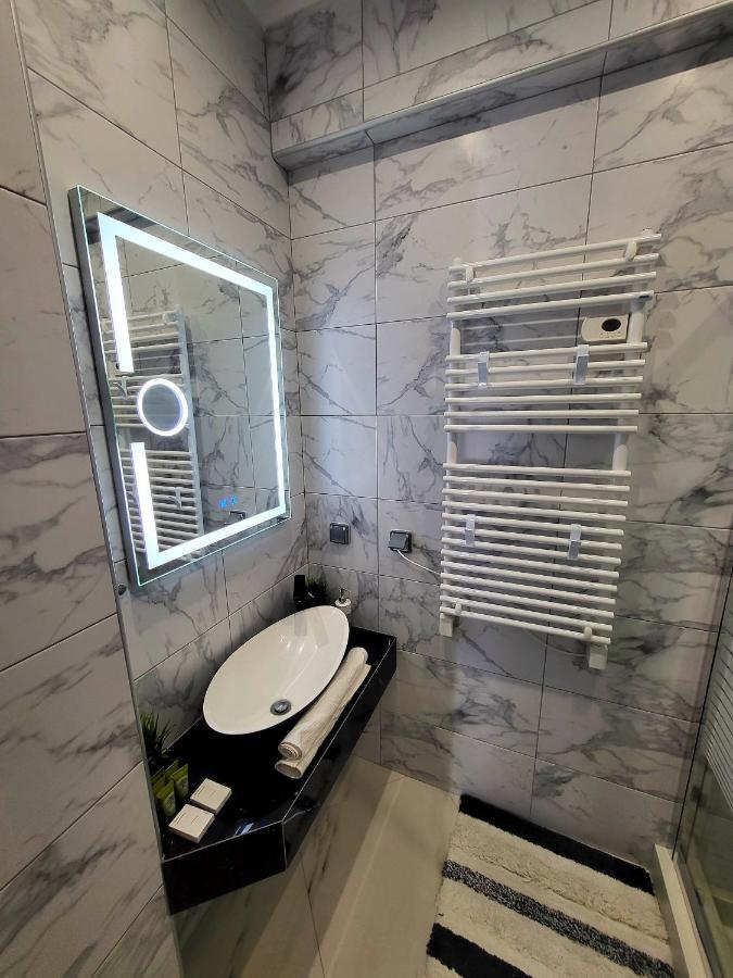 Romantic Deluxe Svite Wise Jacuzzi And Sauna Афины Экстерьер фото